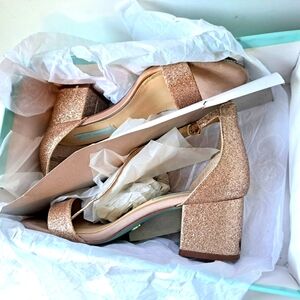 ☀️Betsey Johnson Mari Sandal  -  Color Champaign  - Sz 7.5